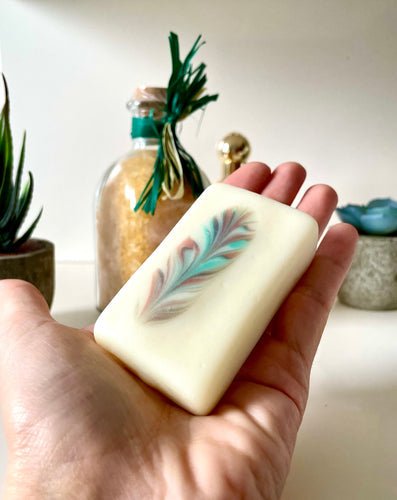 "Sostenibilità e Artigianato: Riscoprendo l'Arte del Sapone Naturale" By MBK