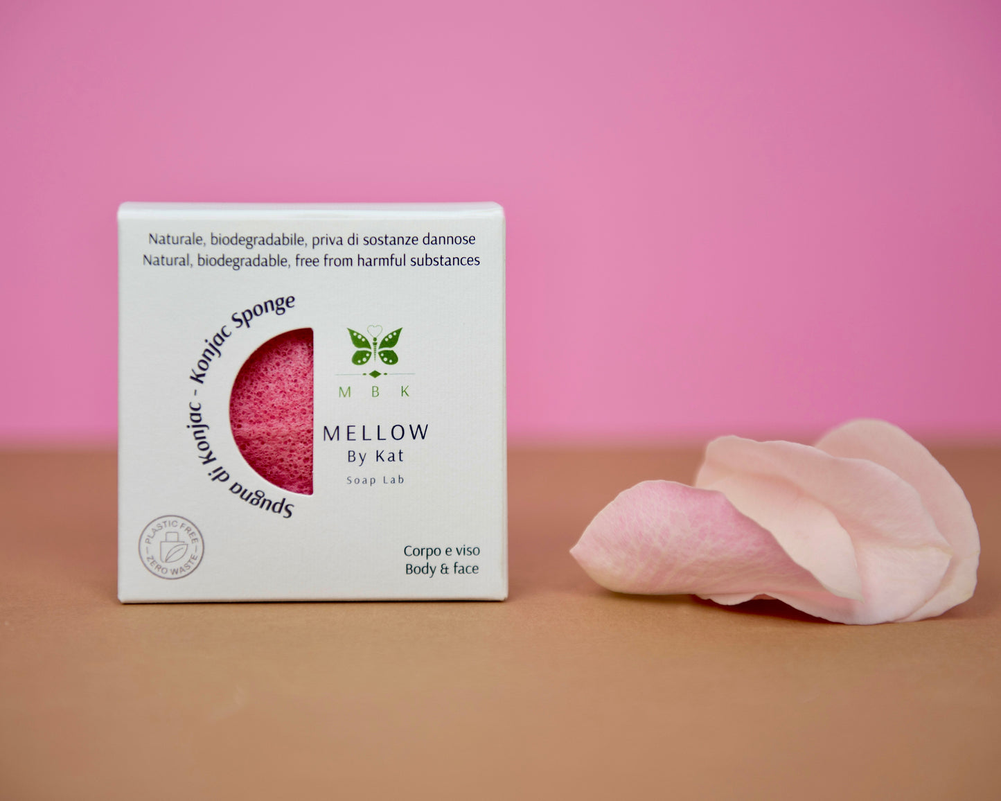Spugna di konjac rosa con polvere di petali di rosa, effetto illuminante, naturale e biodegradabile