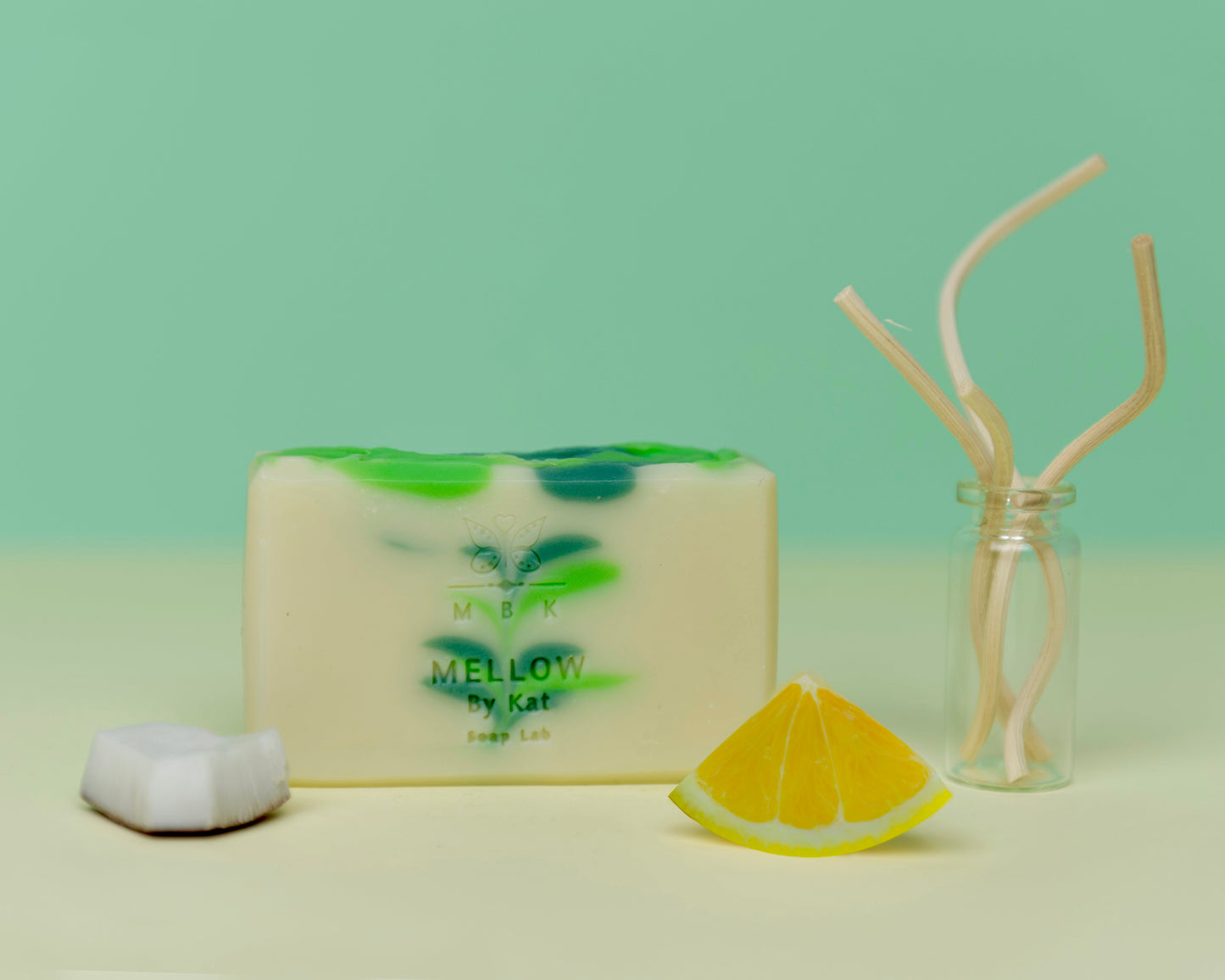 Sapone Sebastian artigianale con profumo di ananas e bergamotto, energizzante e naturale per mani e corpo
