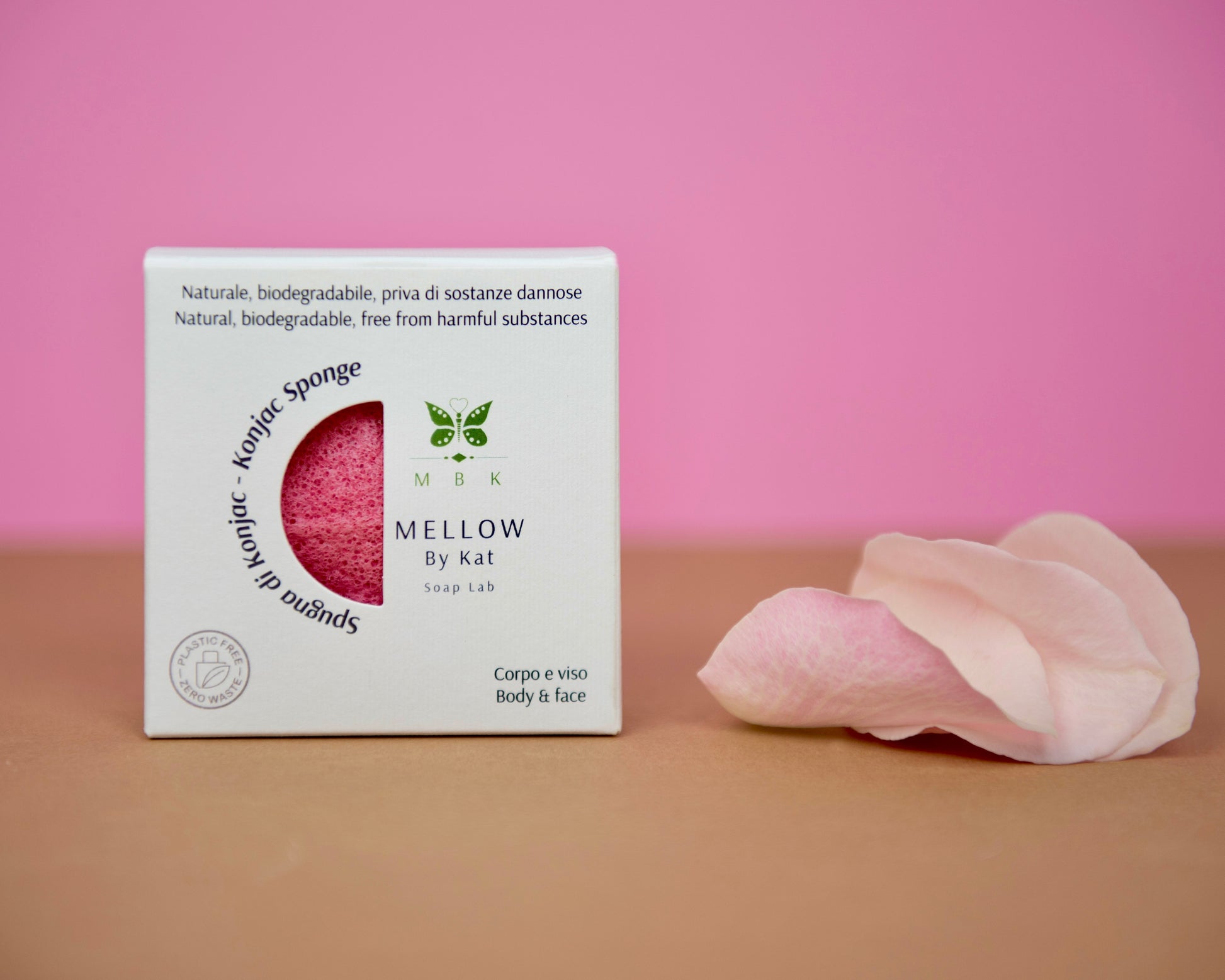 Spugna di konjac rosa con polvere di petali di rosa, effetto illuminante, naturale e biodegradabile