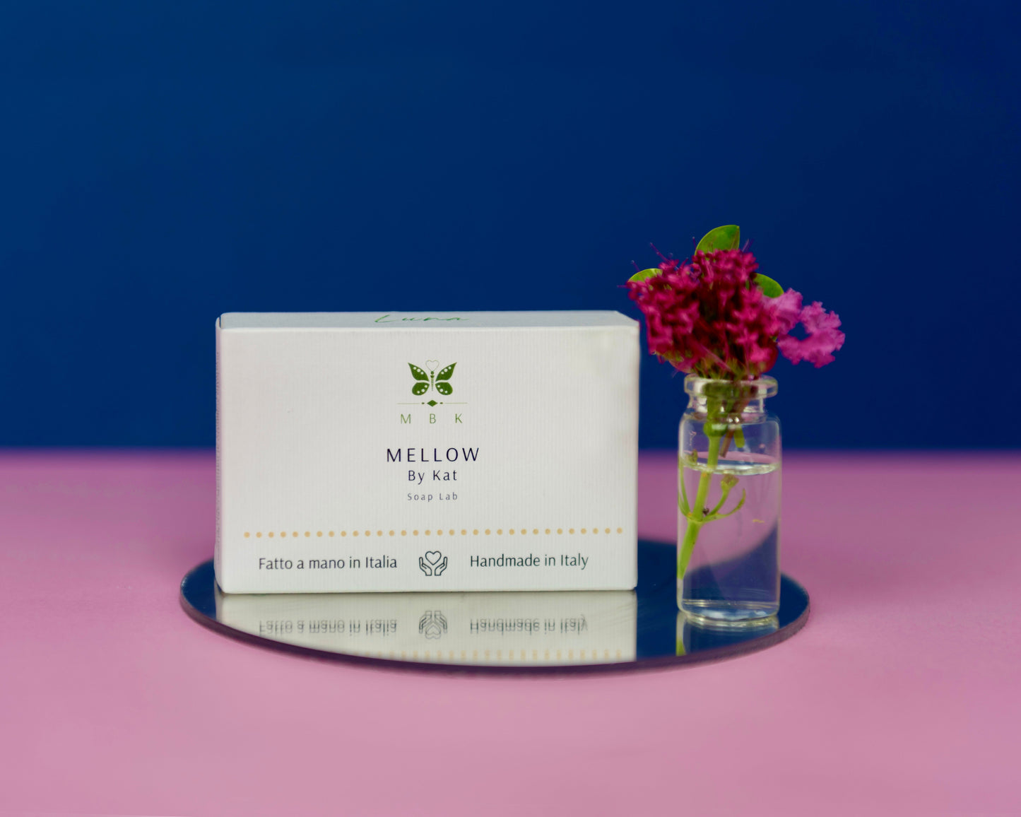 Sapone solido Luna, delicato sulla pelle, formulato con ingredienti naturali