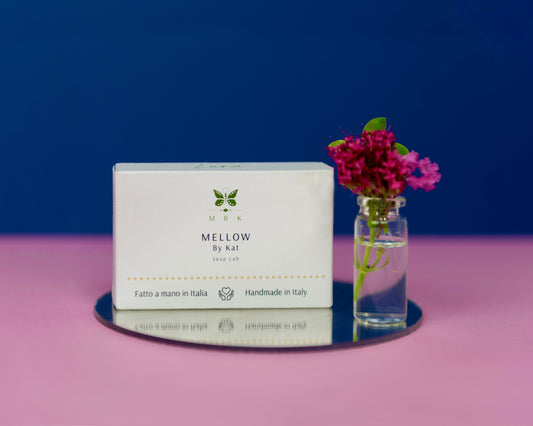 Sapone solido Luna, delicato sulla pelle, formulato con ingredienti naturali